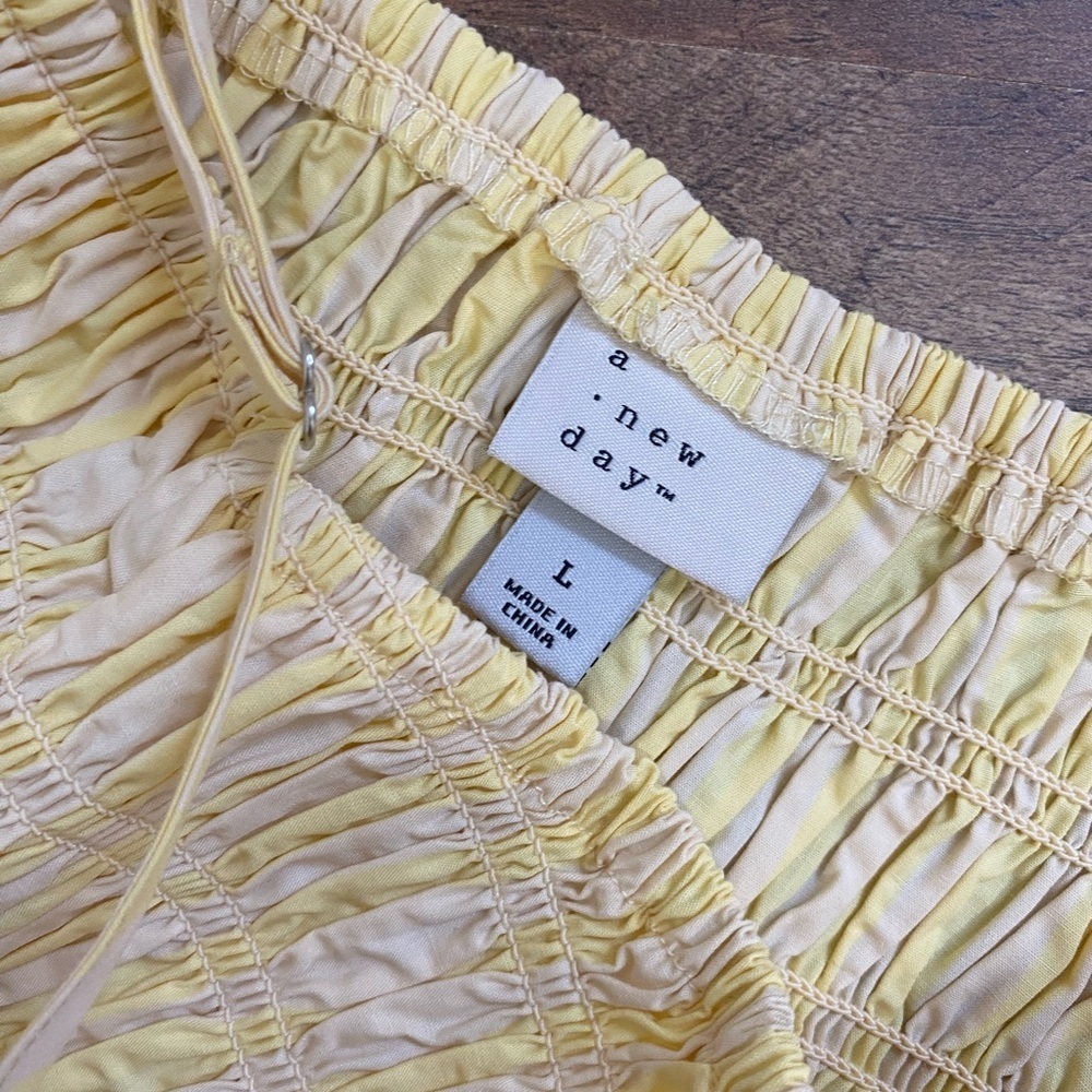 A New Day Yellow Striped Crop Top - Picture 4 of 5